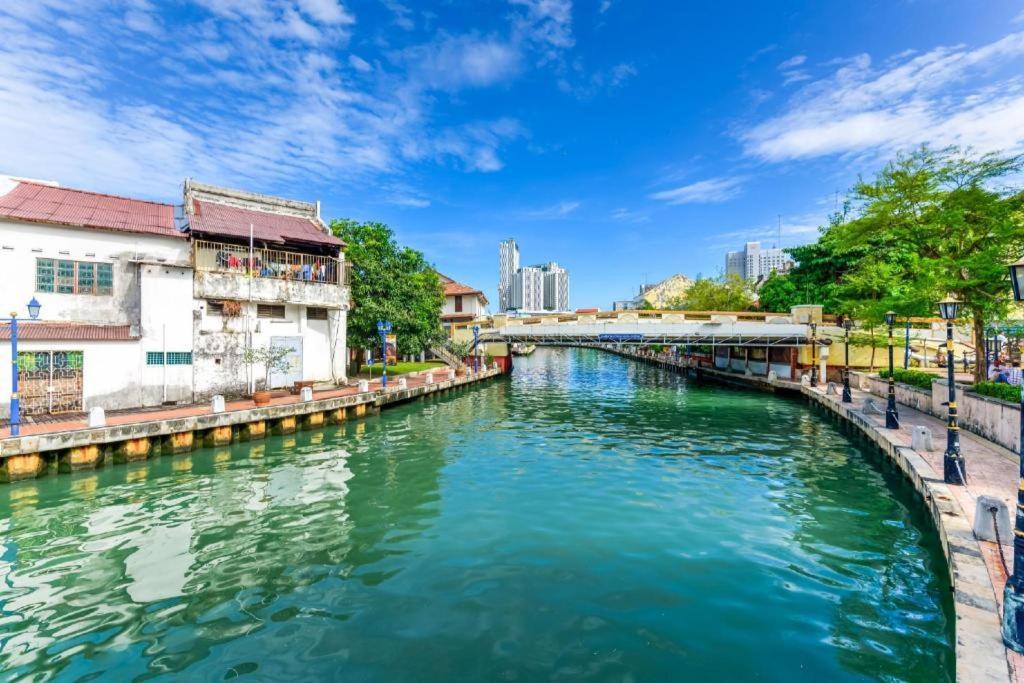 Spot On 89707 River View 2* Malacca